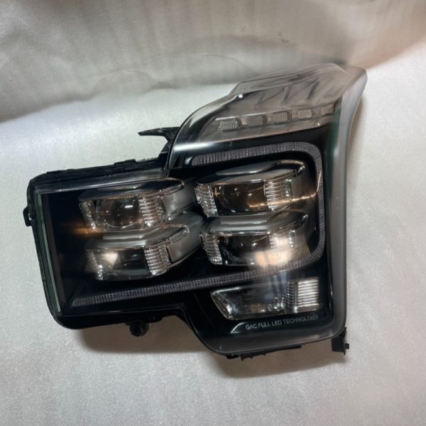 GAC Trumpchi GS8 headlights