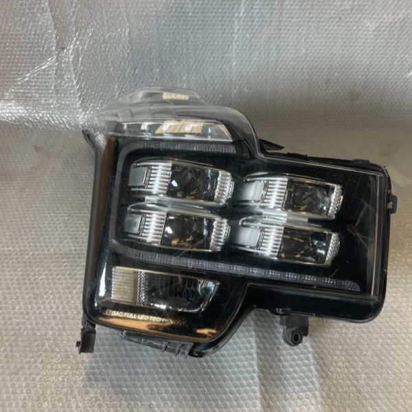 GAC Trumpchi GS8 headlights