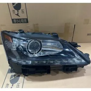 Lexus GS200 headlight