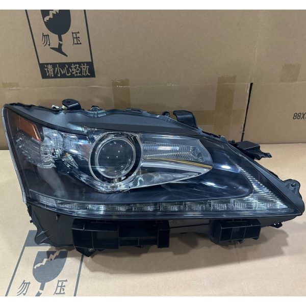 Lexus GS200 headlight