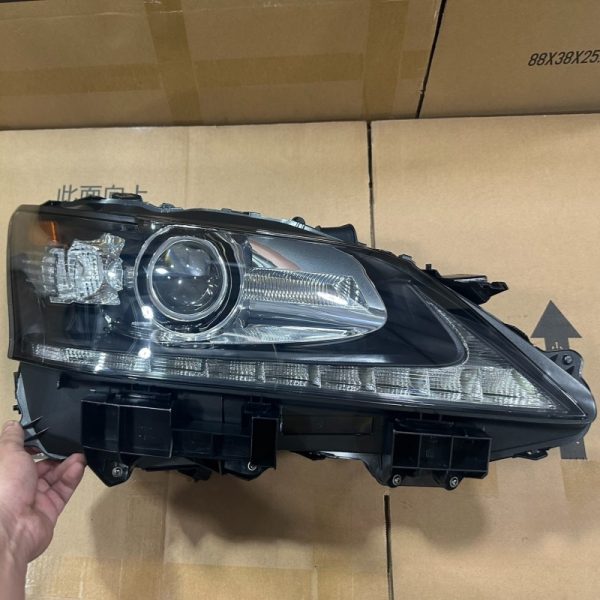 Lexus GS250 headlight