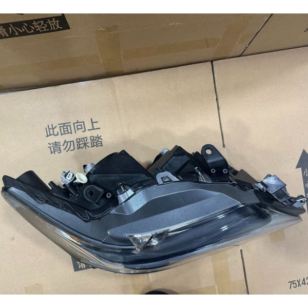Lexus GS250 headlight