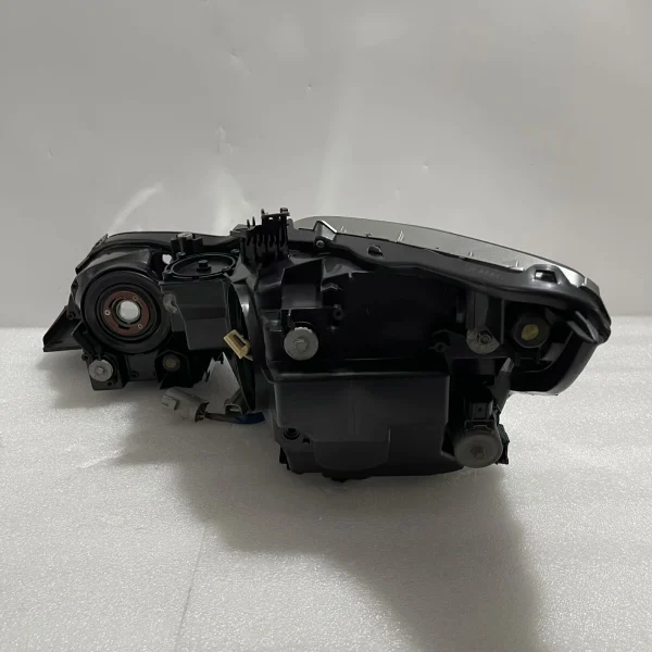 Lexus GS Xenon Headlights Rear Close - Up Components